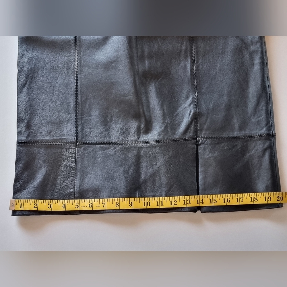 St. John Sport Black Leather Skirt Sz 10 Vtg. - Picture 11 of 12